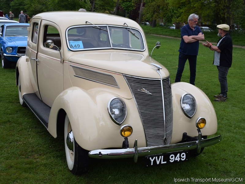 1937 Ford Sedan